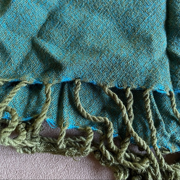NWOT Green Silk Scarf - Picture 3 of 6